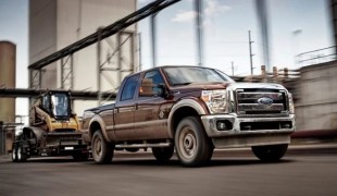 Новый иск в отношении Ford F-350 Super Duty, а фанаты Charli XCX переворачивают логотип Ford