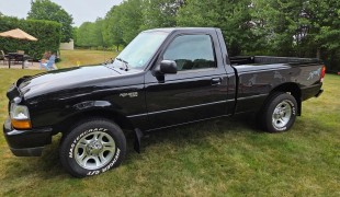 Ford Ranger XLT 1999 года с пробегом 17 тысяч миль выставлен на аукцион