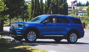 Цены на подержанные Ford Explorer могут нормализоваться, а Ford Mustang Dark Horse продает новый комплект рулевого колеса