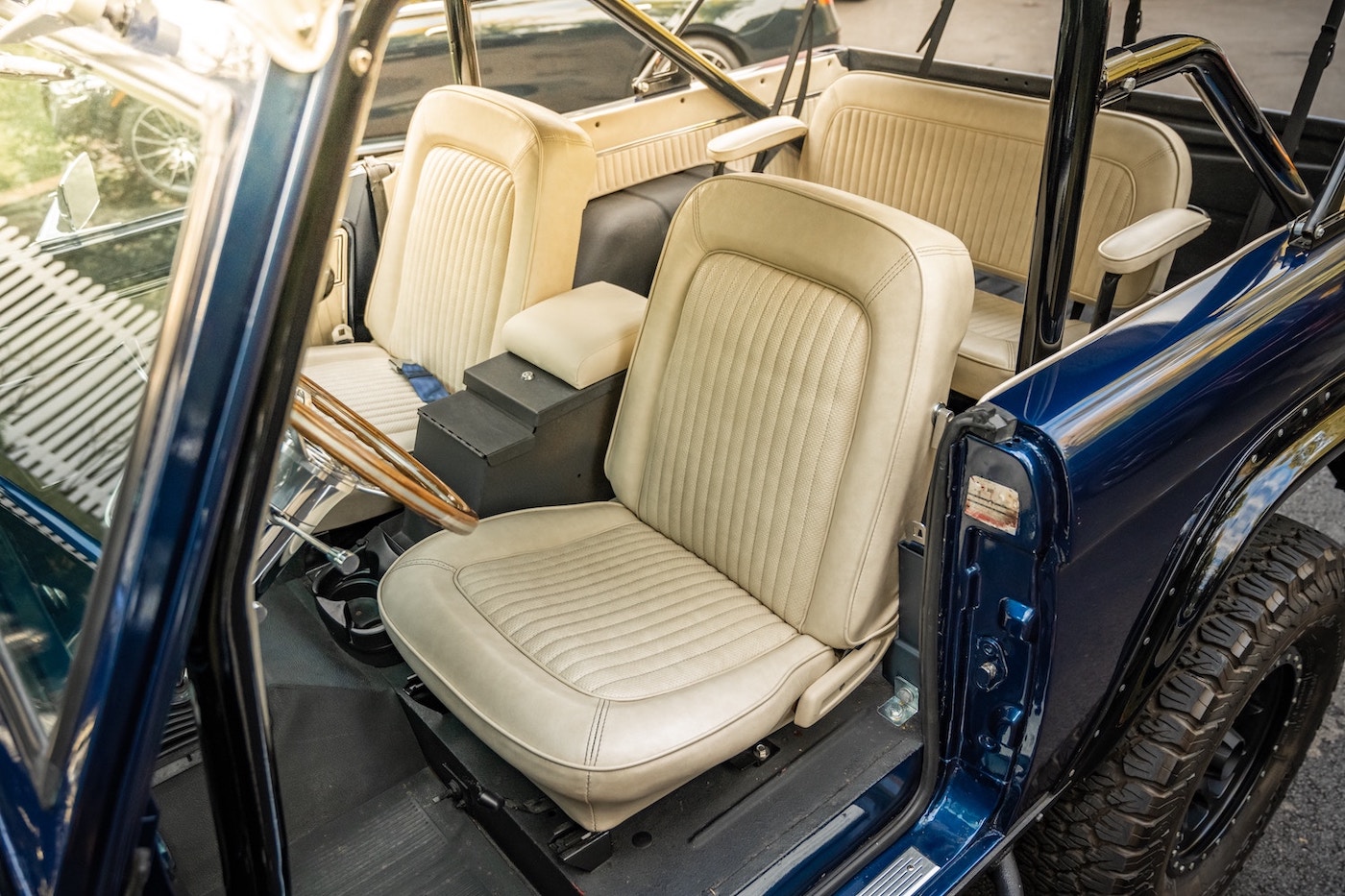 Ford Bronco 1970 года чемпиона F1 Дженсона Баттона на аукционе фото 4 - превью