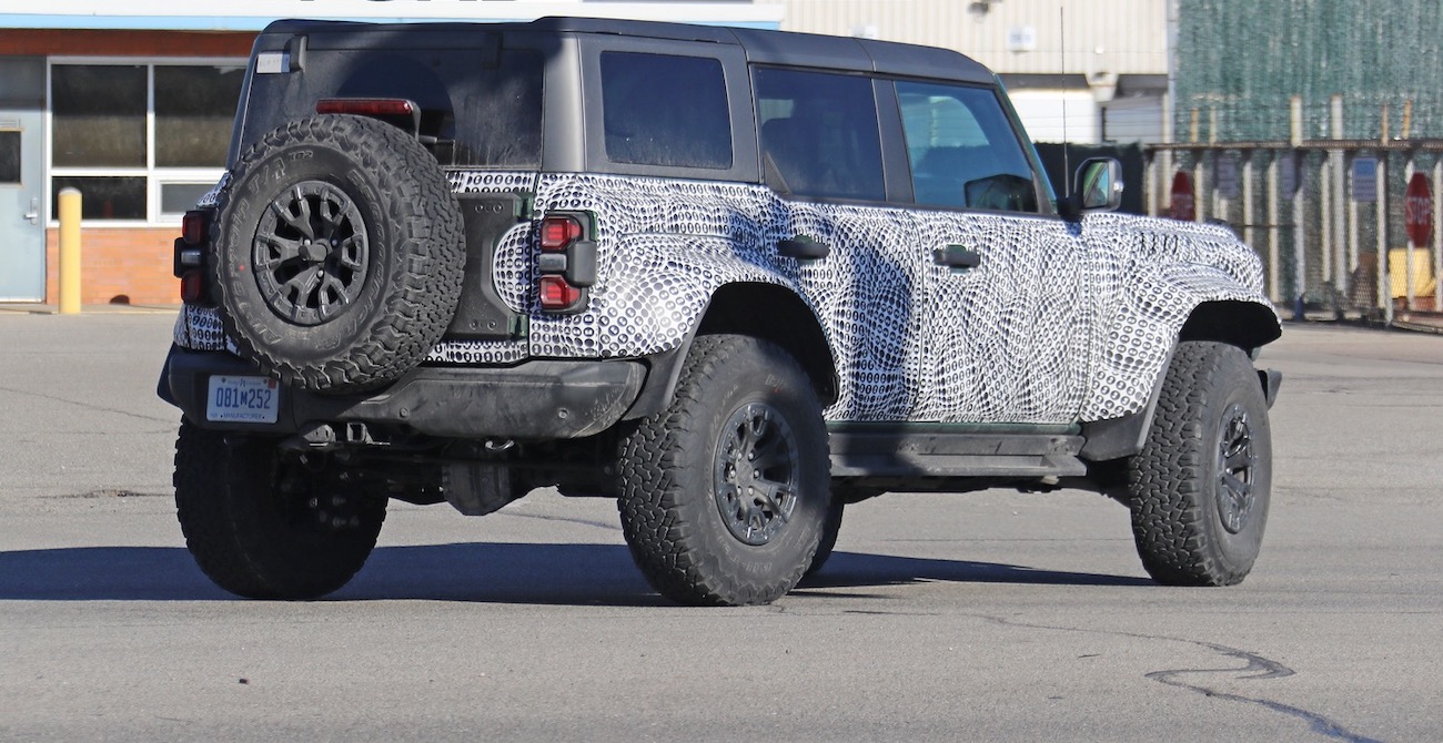 Вся информация о Ford Bronco Raptor фото 2 - превью