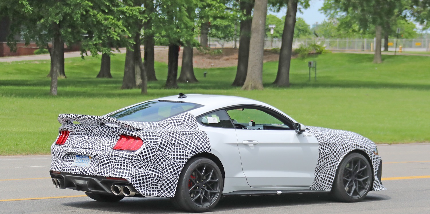 Прототип Mustang Mach 1 с элементами интерьера Bullitt фото 4 - превью