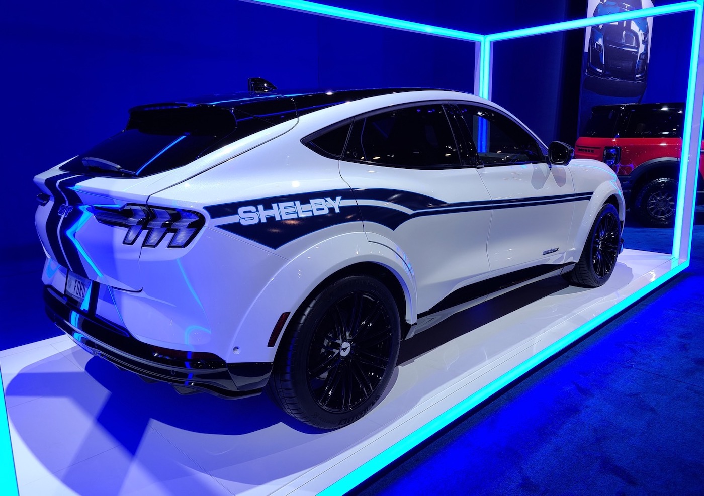 Концепт Ford Shelby Mustang Mach-E GT 2021 года фото 3 - превью