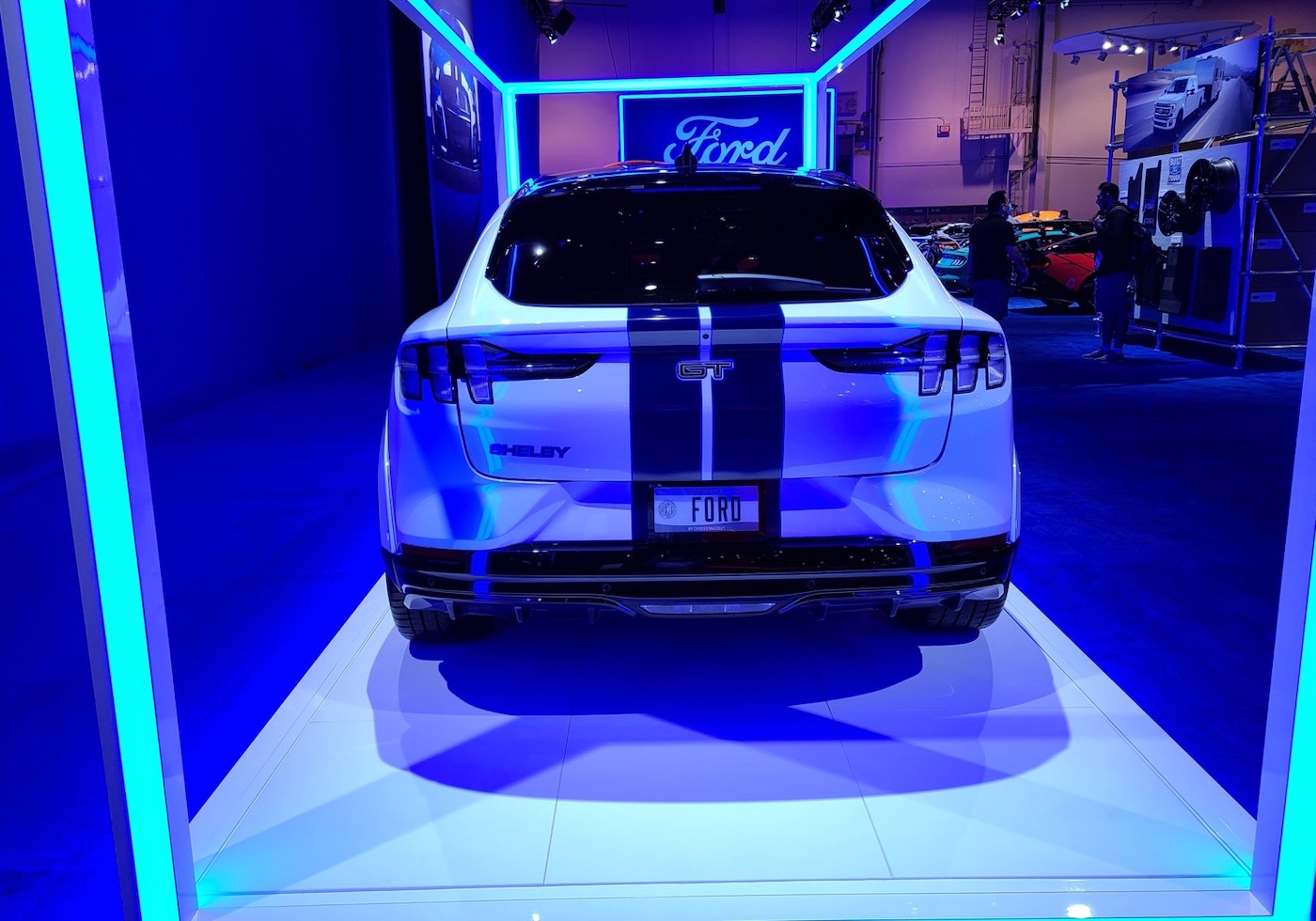 Концепт Ford Shelby Mustang Mach-E GT 2021 года фото 4 - превью