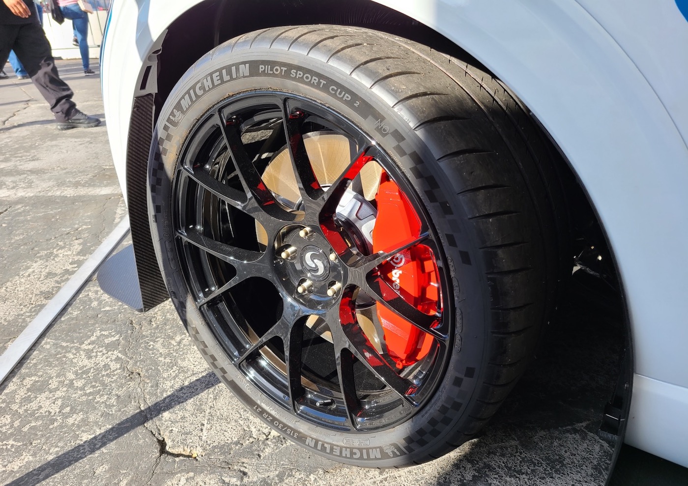 Заряженный Ford Explorer ST фото 2 - превью