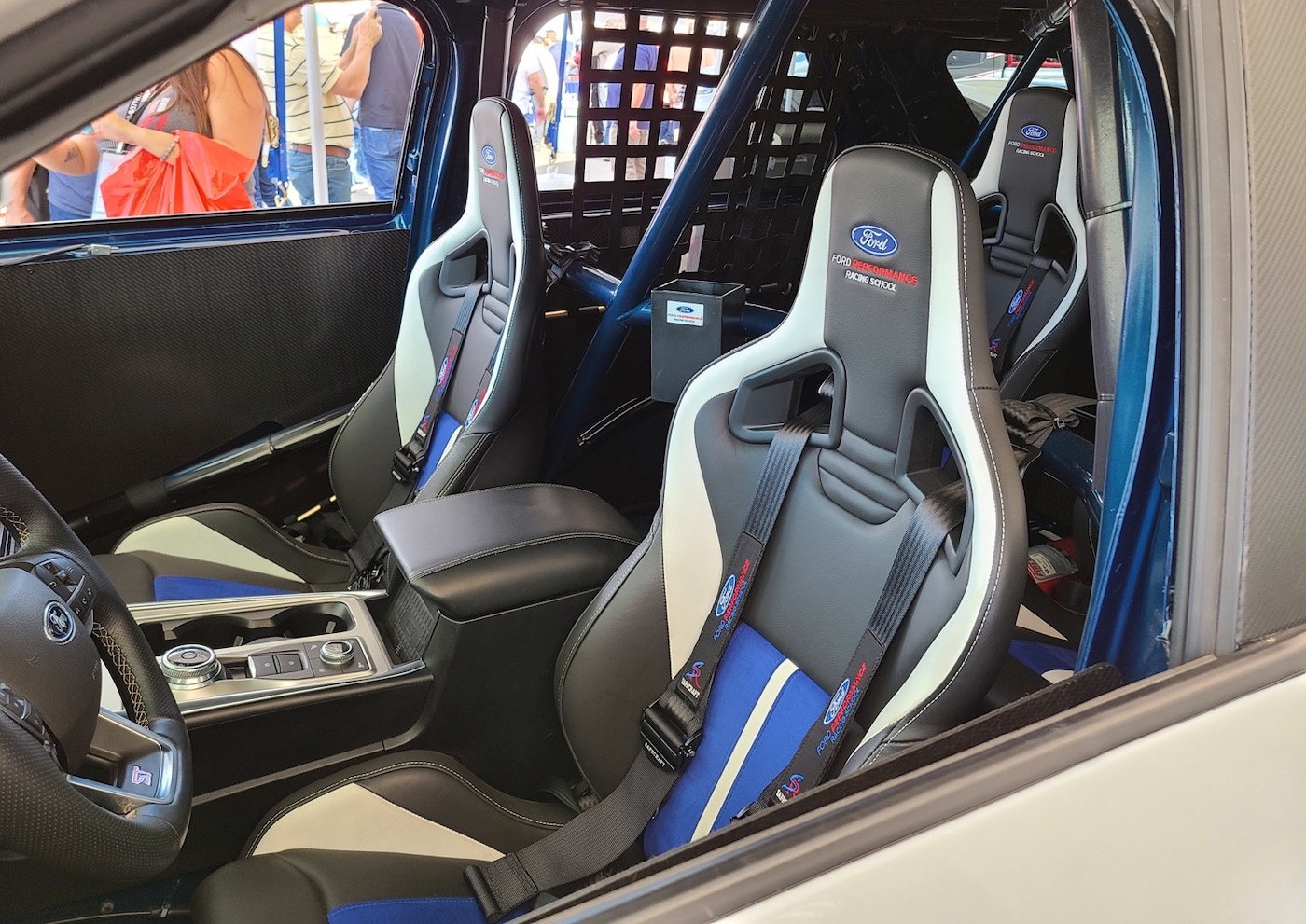 Заряженный Ford Explorer ST фото 3 - превью