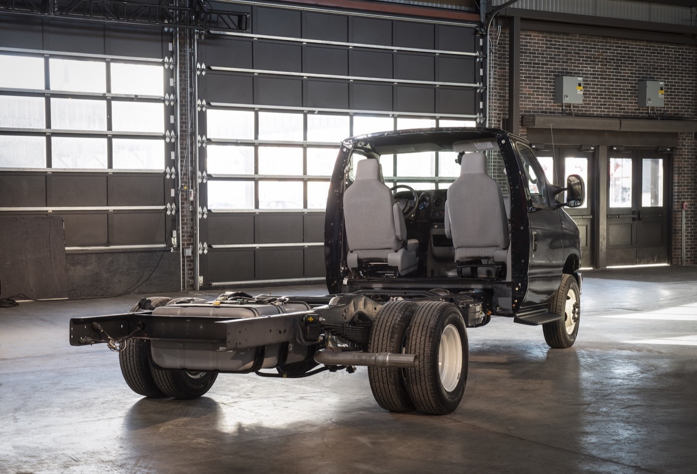 Даты производства Ford E-Series 2024 года фото 1 - превью