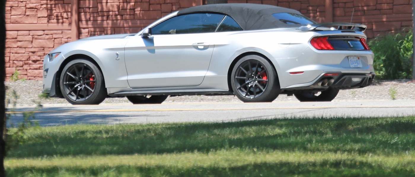 Необычный кабриолет Ford Mustang Shelby GT500 фото 3 - превью