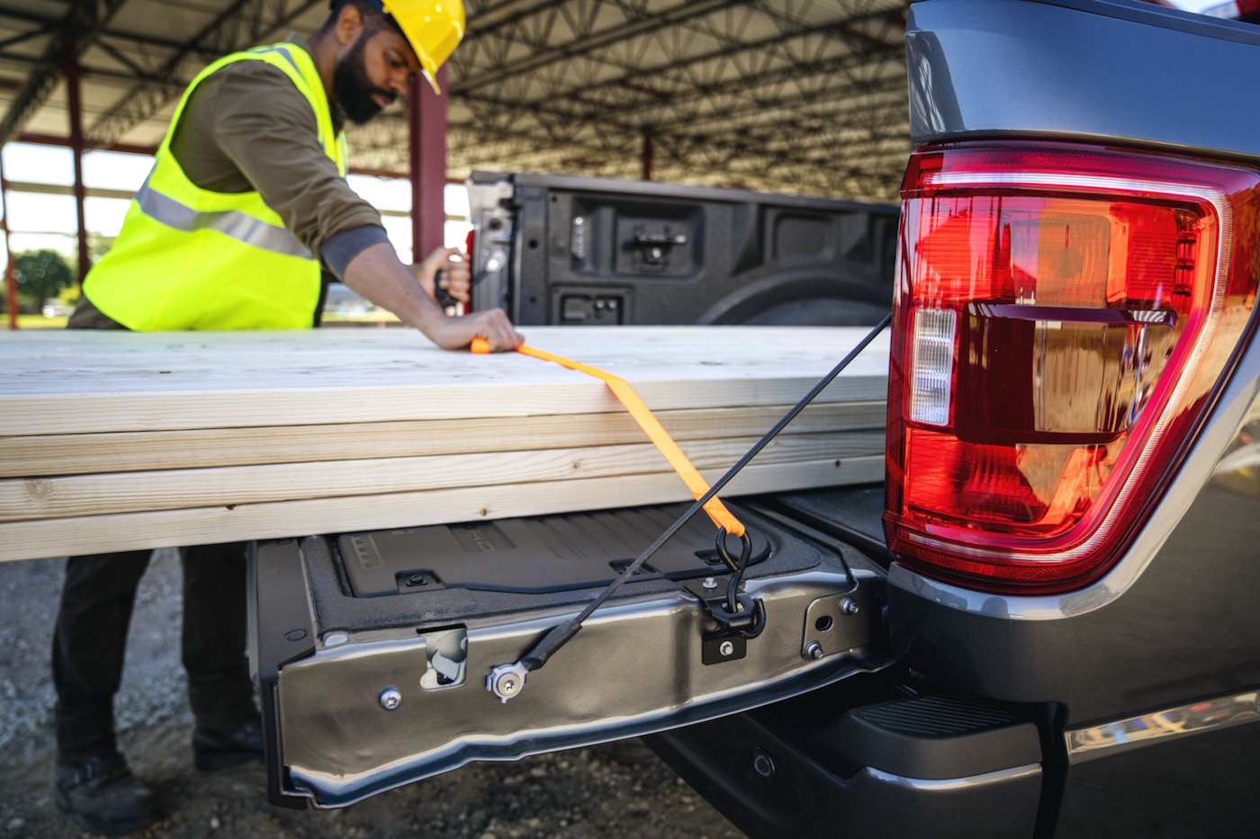 Подробности о задних дверях F-150 2021 года фото 1 - превью