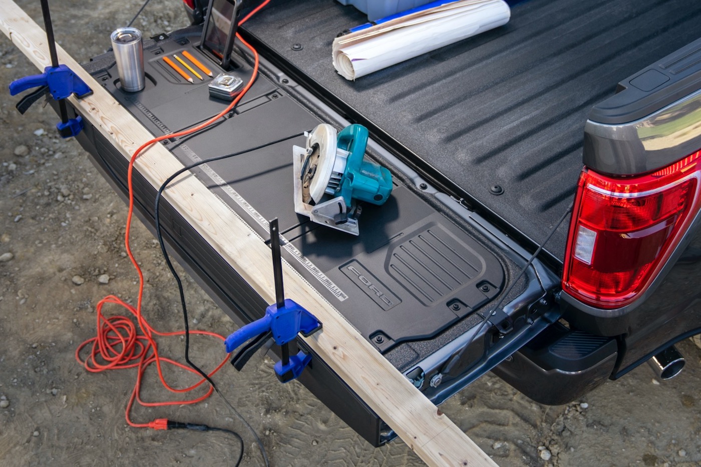 Подробности о задних дверях F-150 2021 года фото 3 - превью