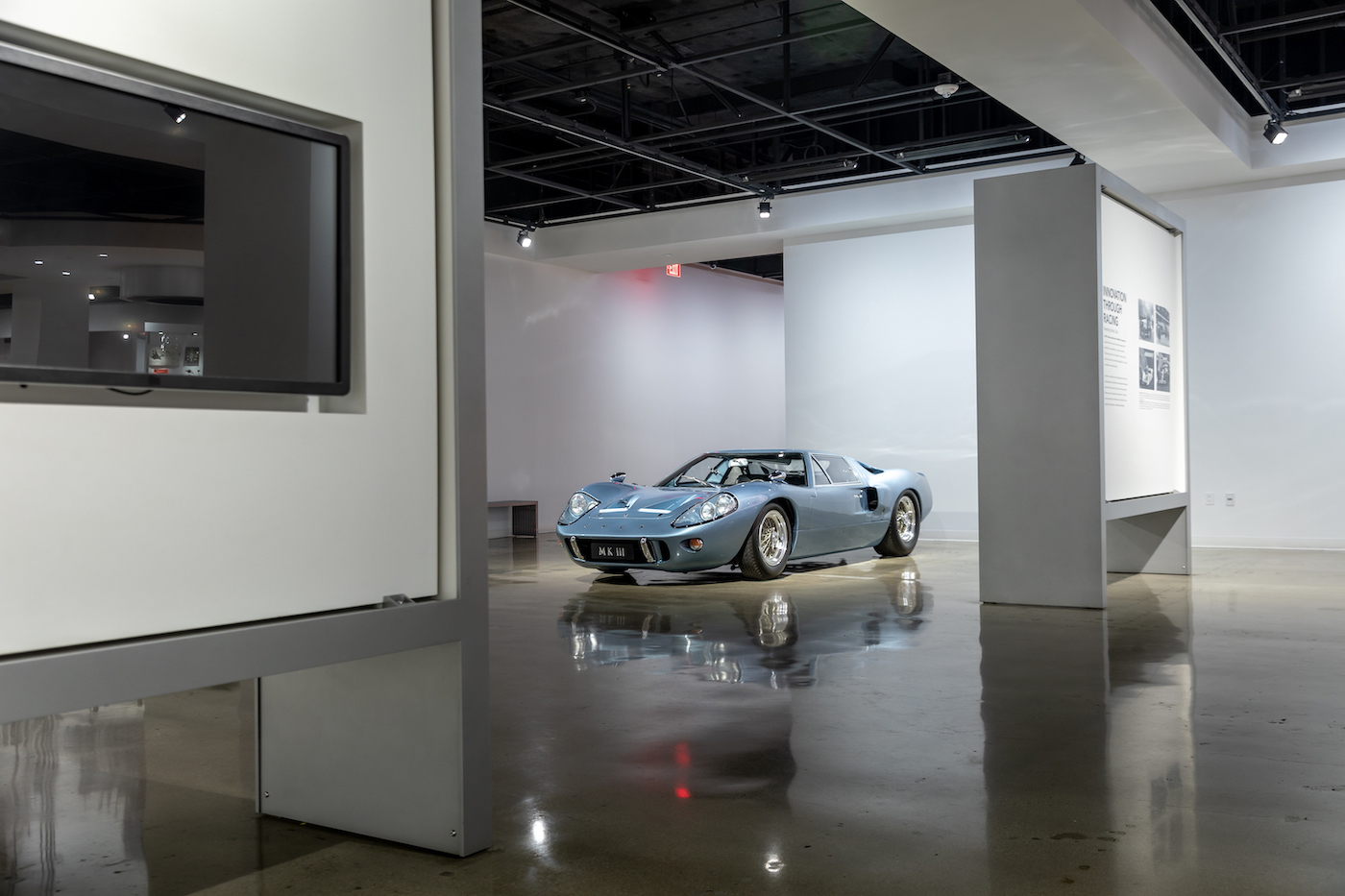 Редкий Ford GT40 MKIII 1967 года в музее фото 3 - превью