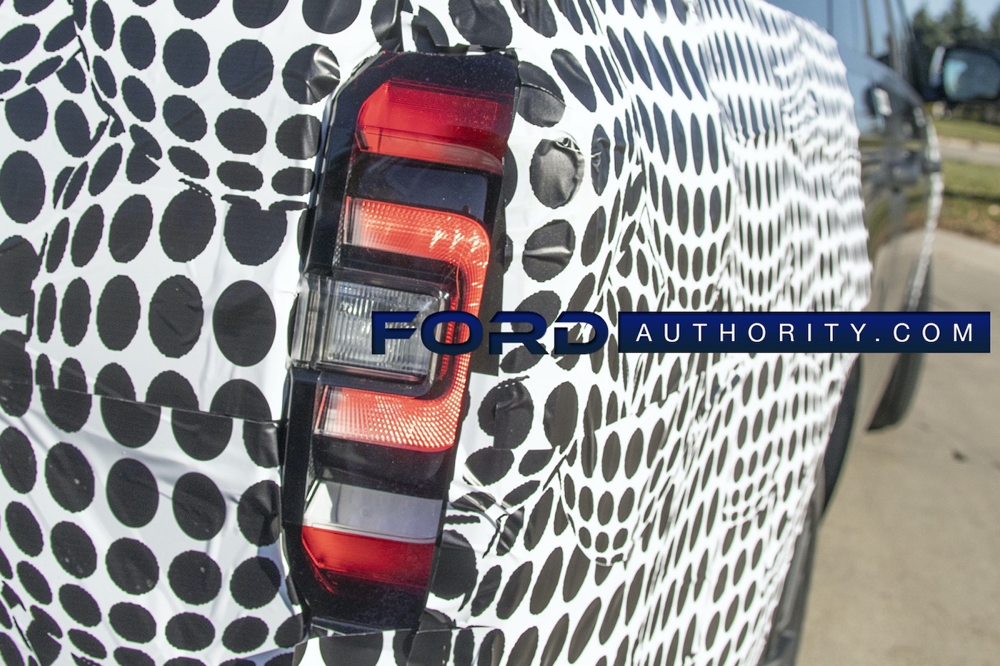 Новые фотографии Ford Expedition 2022 года фото 2 - превью