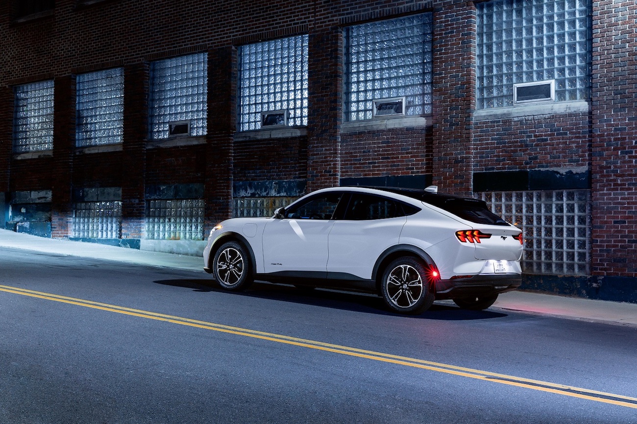 Производство Ford Mustang Mach-E требует много новых технологий фото 2 - превью