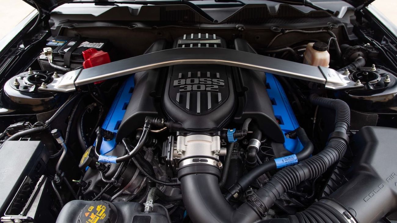 Уникальный Ford Mustang Boss 302 Laguna Seca 2012 года фото 2 - превью