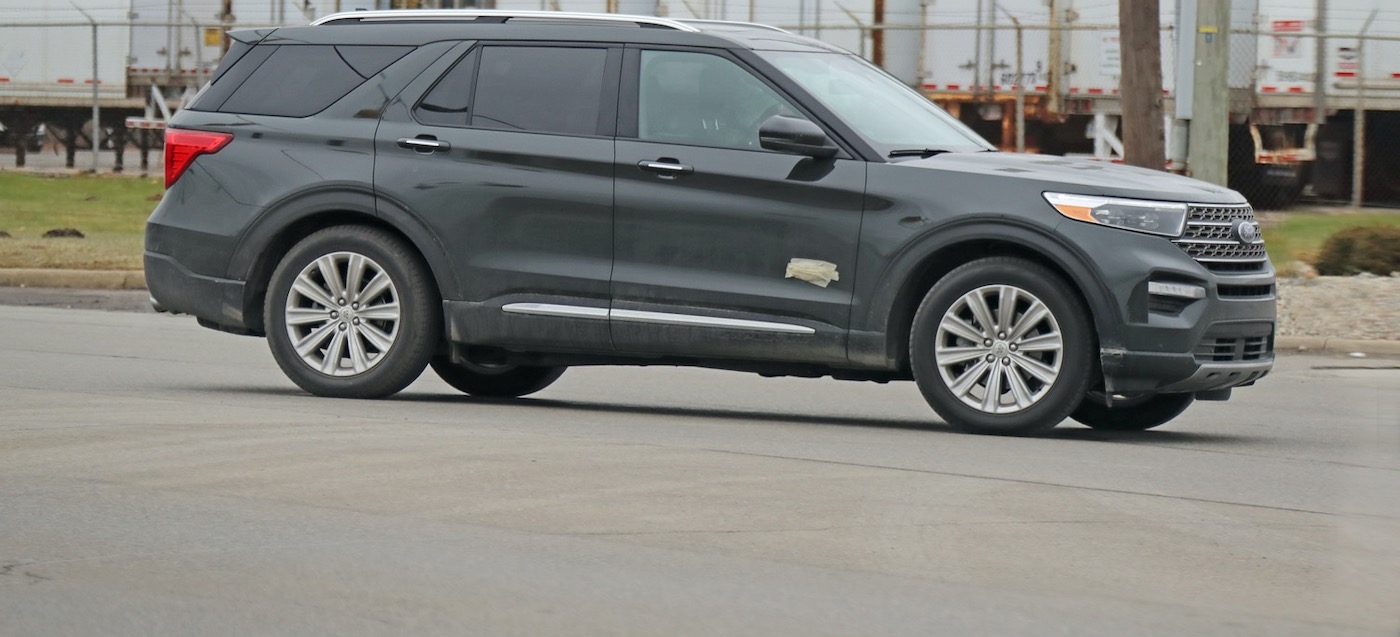 Шпионские снимки Ford Explorer King Ranch 2021 года фото 1 - превью