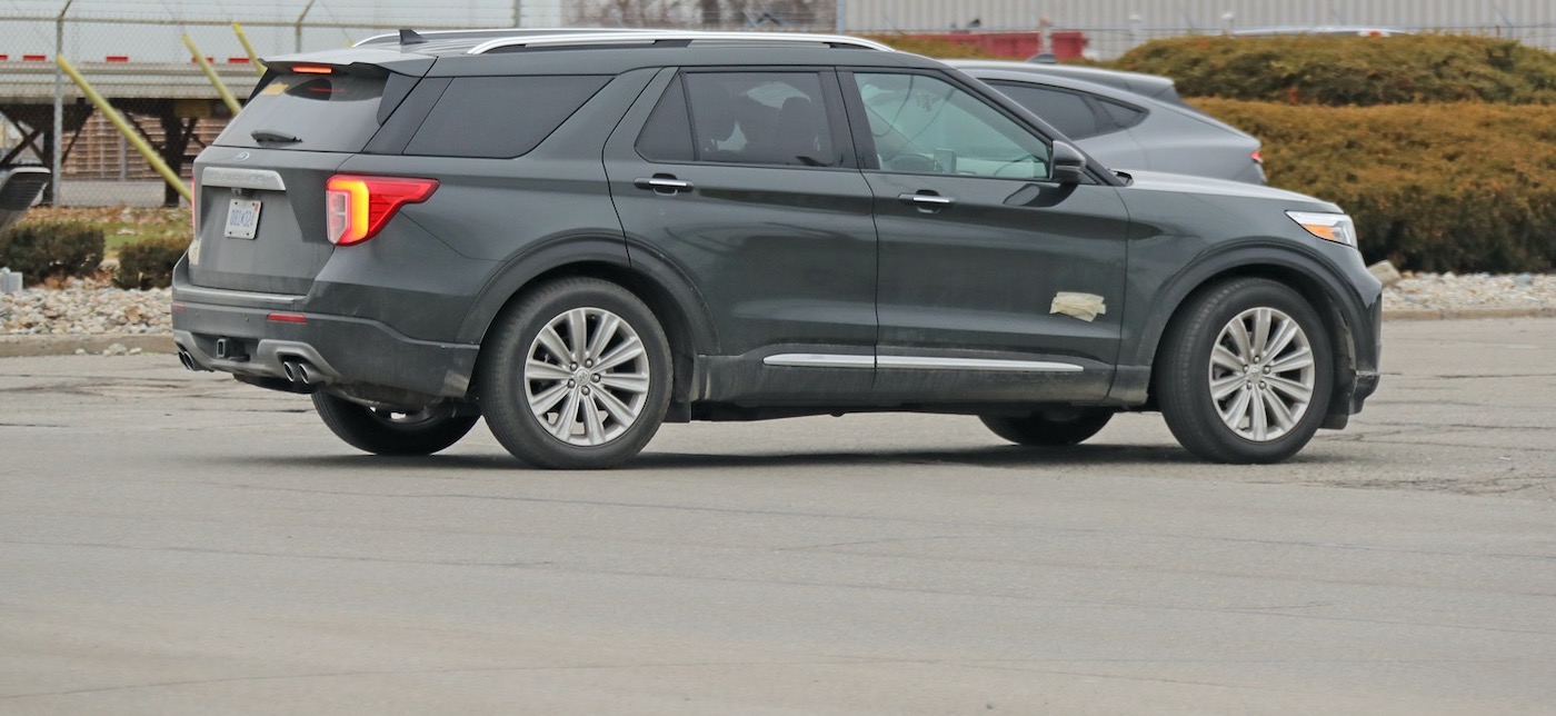 Шпионские снимки Ford Explorer King Ranch 2021 года фото 2 - превью