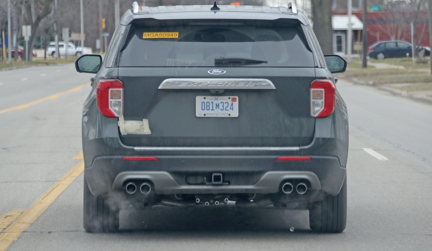 Шпионские снимки Ford Explorer King Ranch 2021 года фото 4 - превью