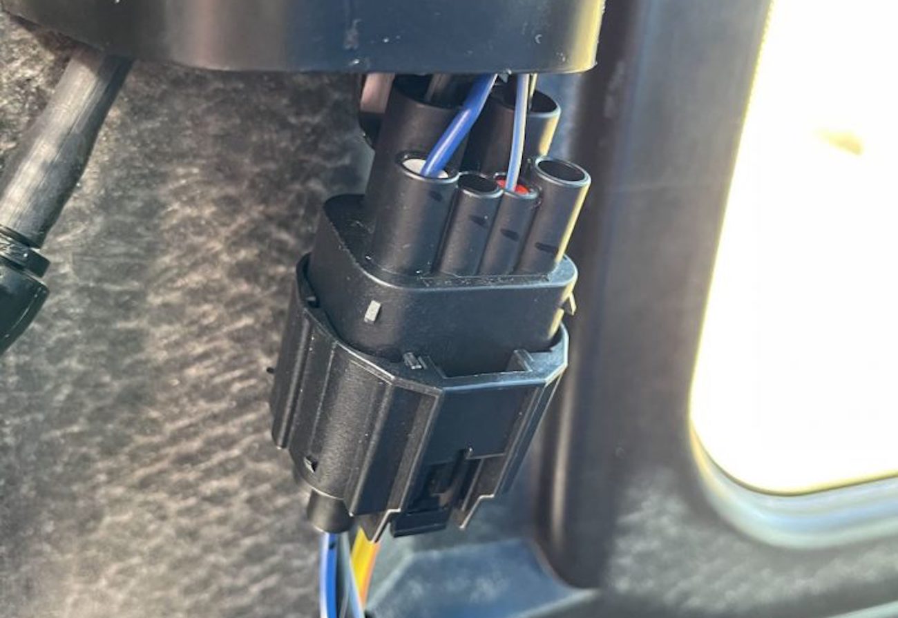 Ford Bronco Soft Top 2021 года без проводки для задней электроники фото 1 - превью