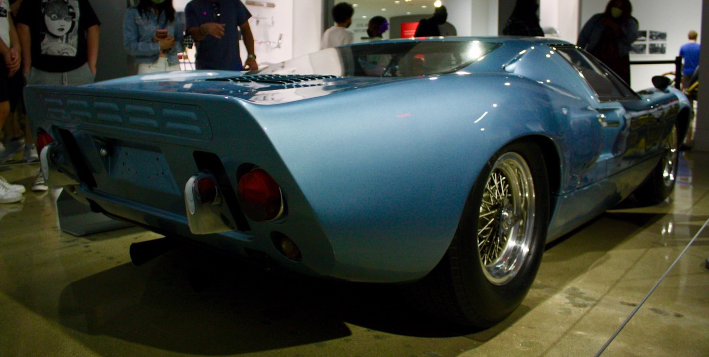 Редкий Street-Legal 1967 Ford GT40 Mk III фото 2 - превью