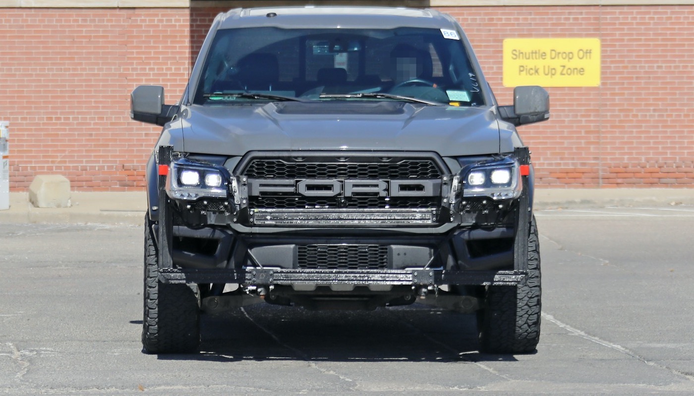 Ford F-150 Raptor Light с новыми фарами фото 1 - превью