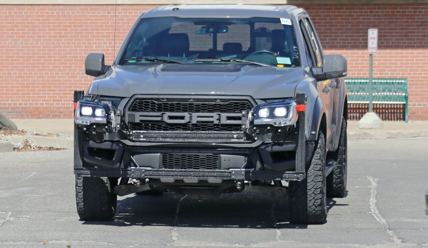 Ford F-150 Raptor Light с новыми фарами фото 2 - превью