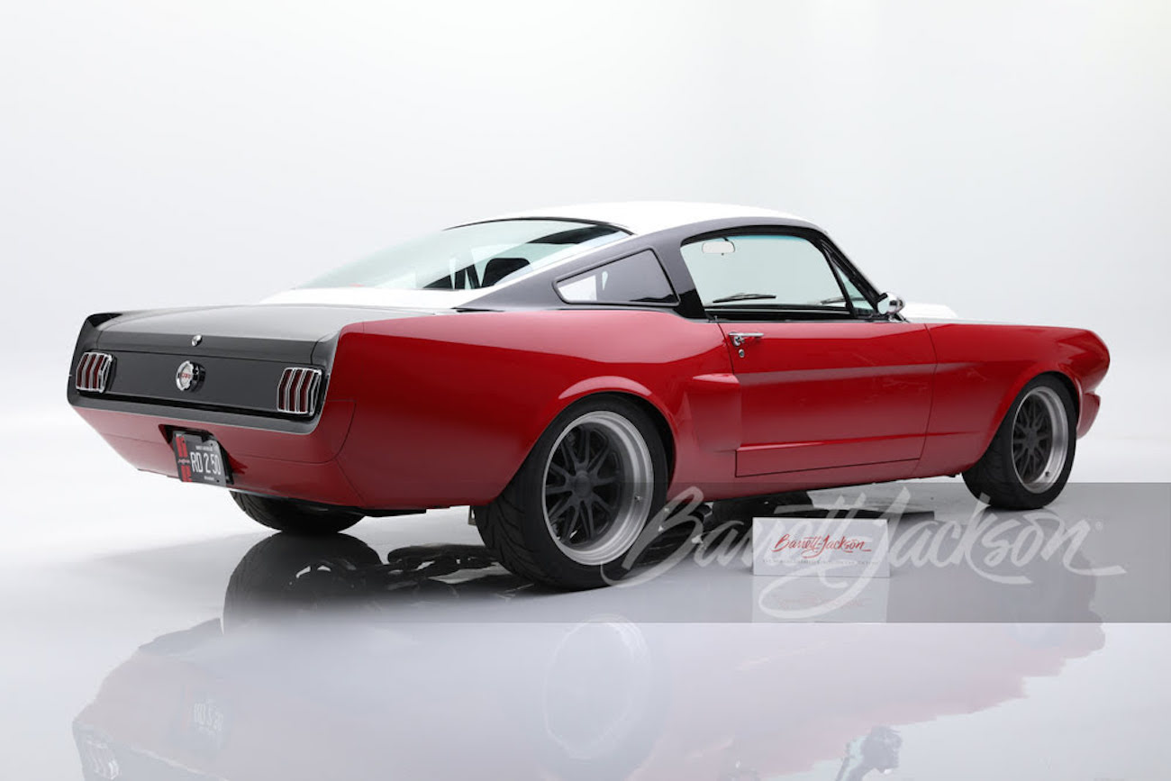 Кастомный Ford Mustang Fastback 1965 года на аукционе фото 1 - превью