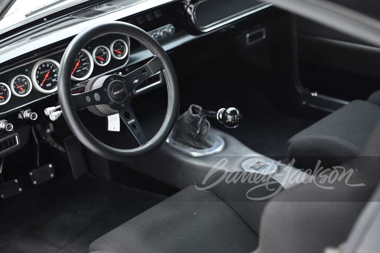 Кастомный Ford Mustang Fastback 1965 года на аукционе фото 3 - превью