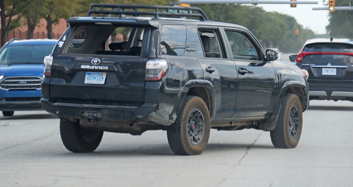 Ford тестирует Toyota 4Runner TRD Pro фото 1 - превью