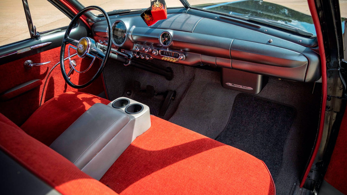 Ford Custom 1949 года на аукционе фото 4 - превью