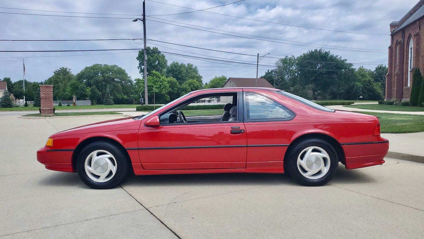 Ford Thunderbird Super Coupe 1990 года выпуска на аукционе фото 1 - превью