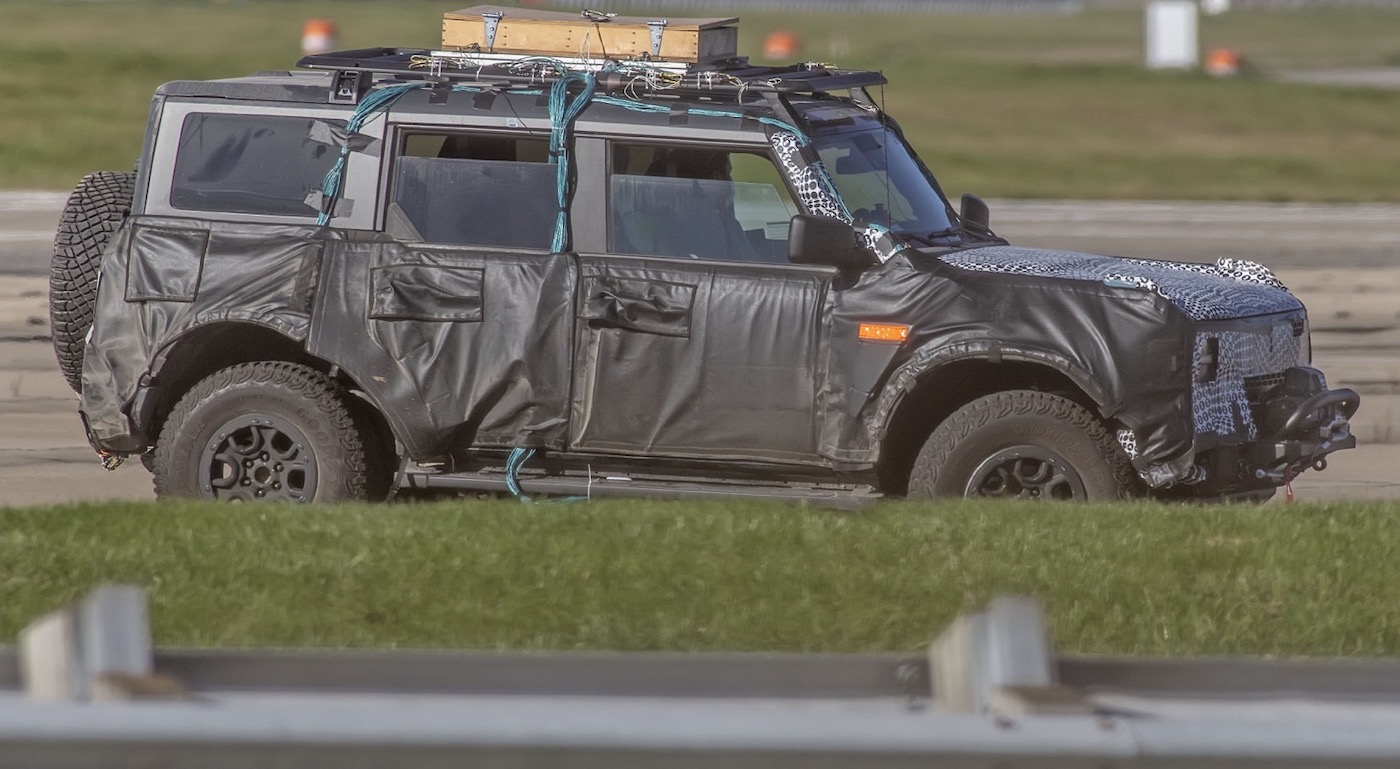 Шпионские фото Ford Bronco Everglades 2022 года фото 2 - превью