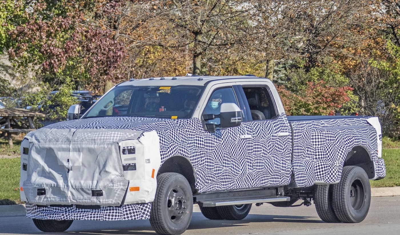 Шпионские снимки Ford Super Duty SuperCrew 2023 года фото 1 - превью