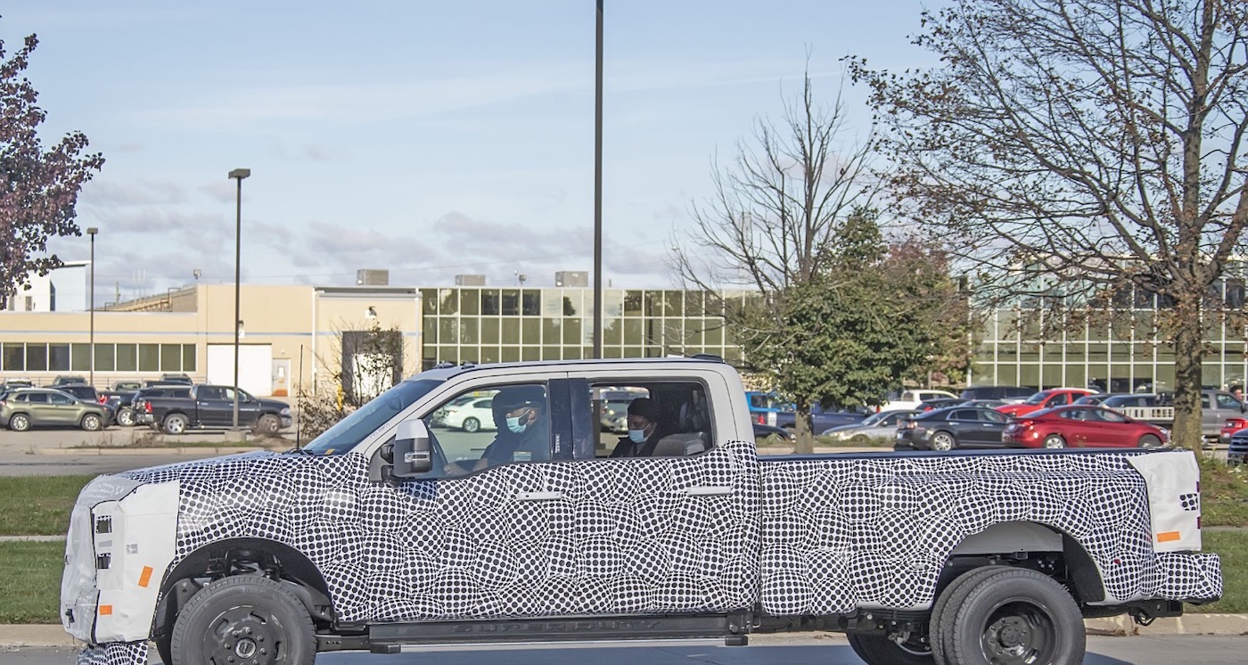 Шпионские снимки Ford Super Duty SuperCrew 2023 года фото 2 - превью