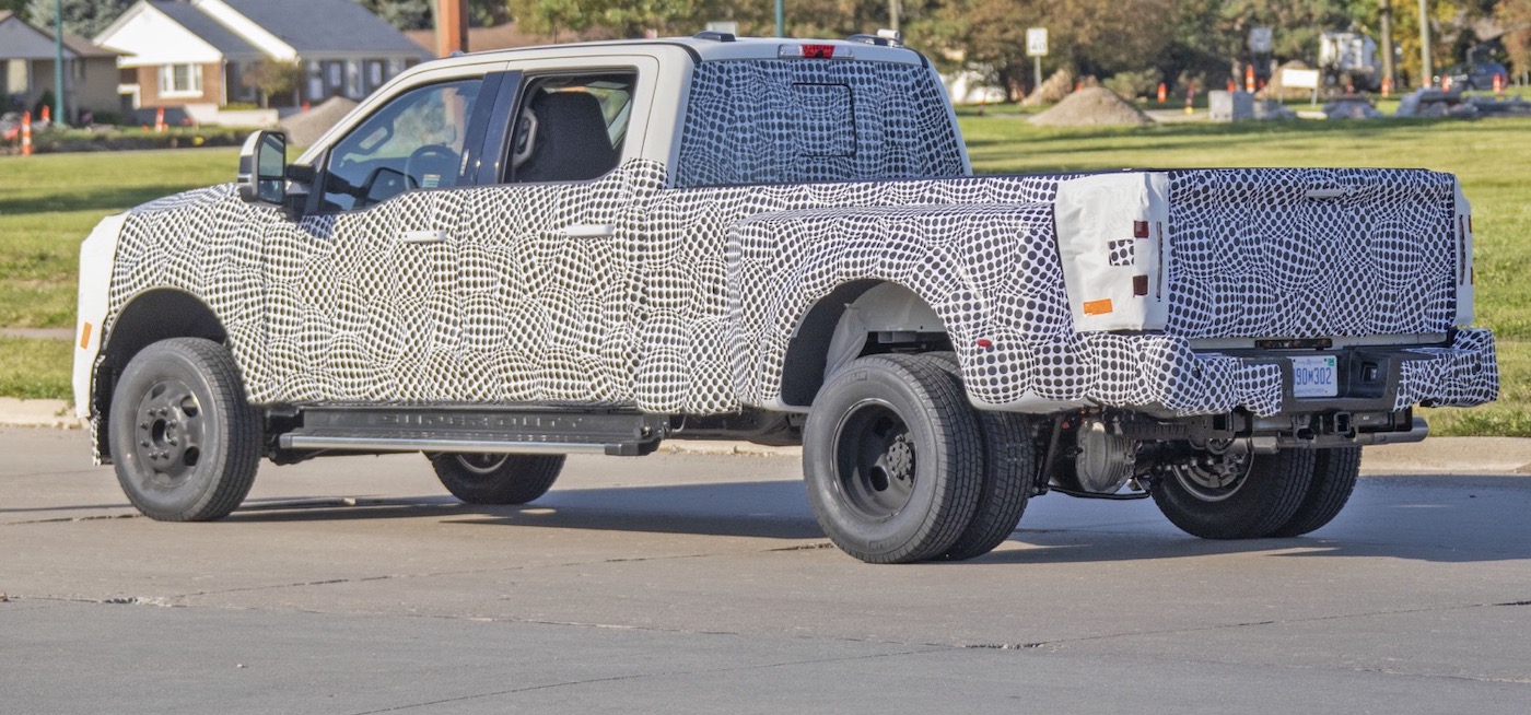 Шпионские снимки Ford Super Duty SuperCrew 2023 года фото 3 - превью