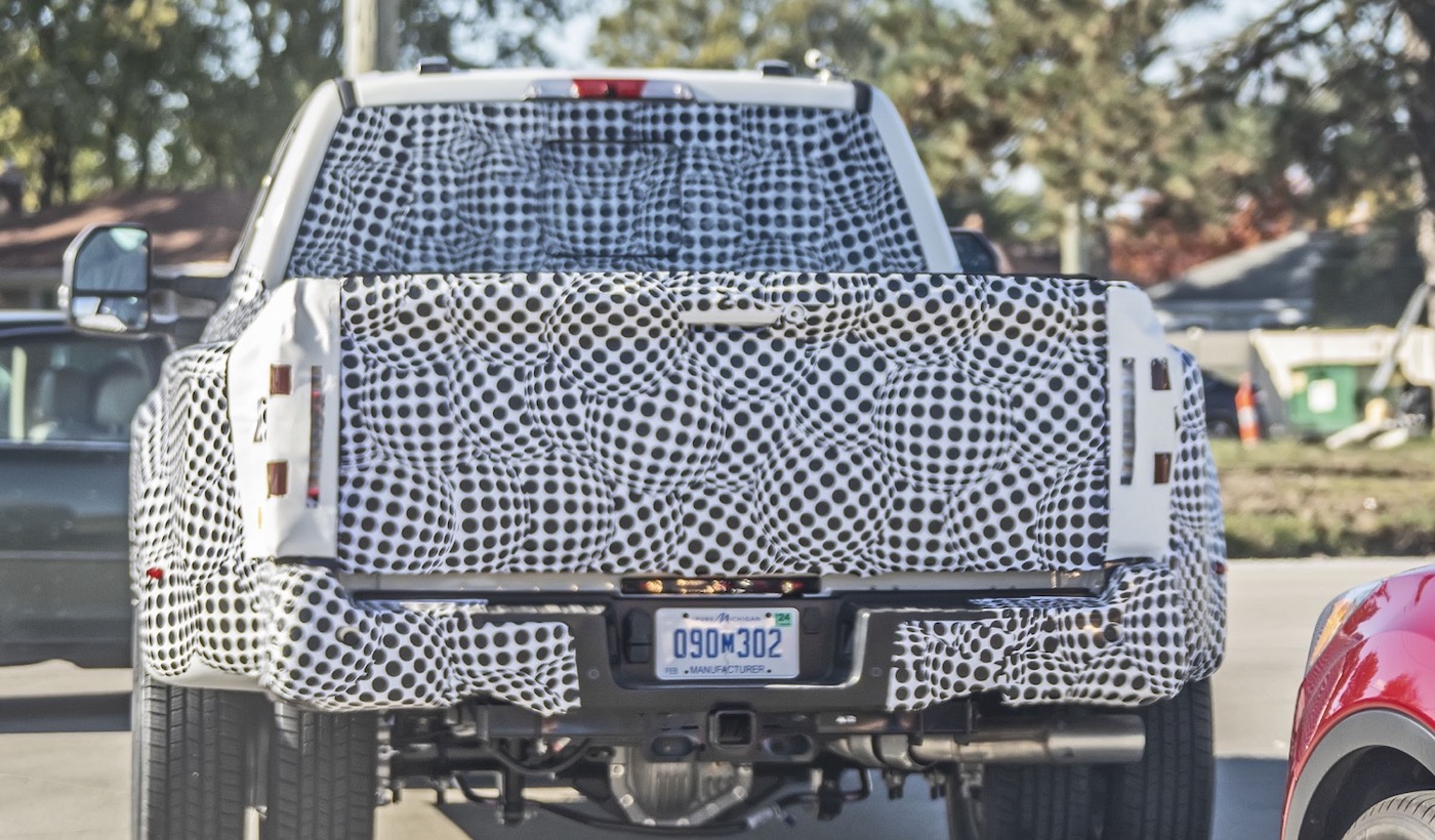 Шпионские снимки Ford Super Duty SuperCrew 2023 года фото 4 - превью