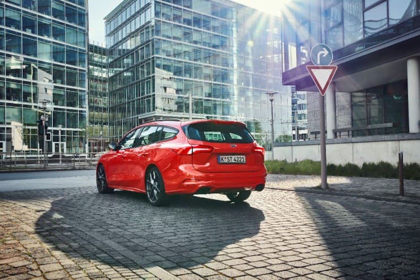 Новый Ford Focus ST универсал фото 2 - превью