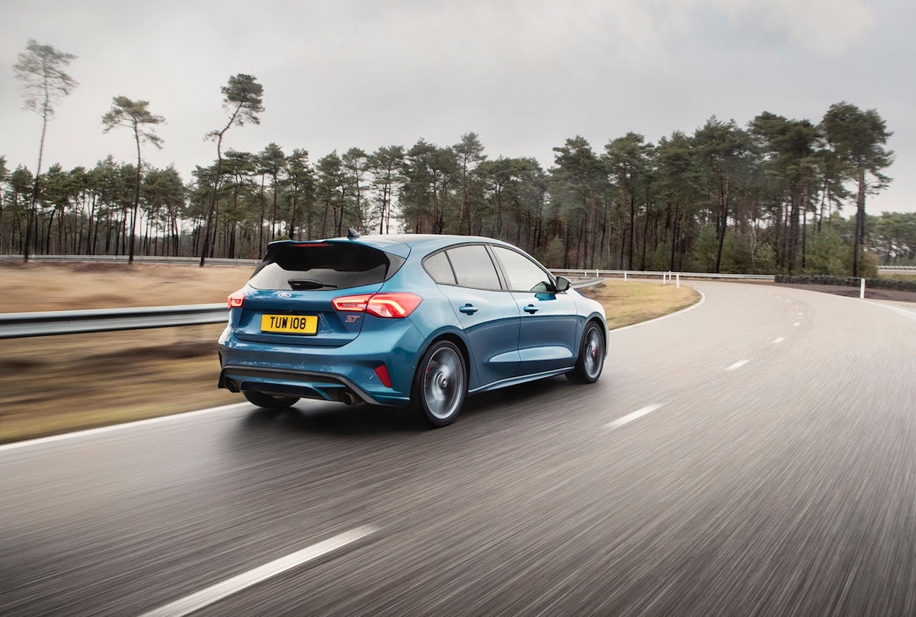 Заряженный Ford Focus ST 2019 года фото 2 - превью