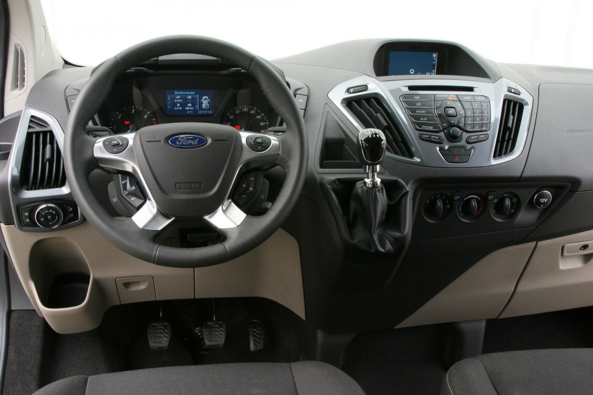 Ford Tourneo Custom фото 5 - превью